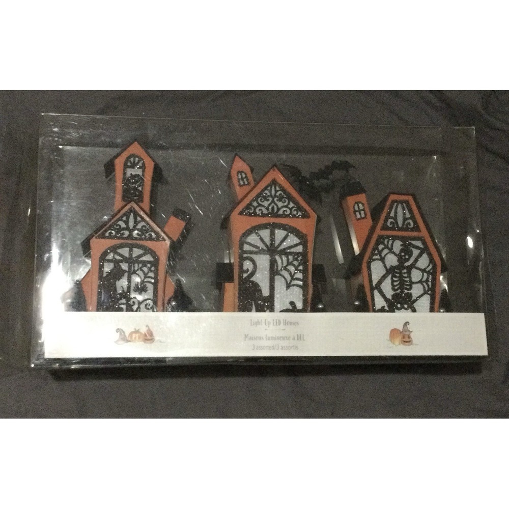 Halloween Set of 3 Light Up Wooden/cardboard Halloween Houses Pie 1 import